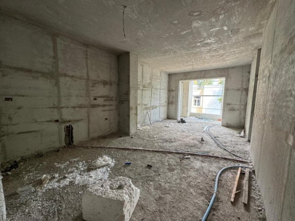 Tirane, shitet apartament 1+1 Kati 1, 71 m² 71.740 € 