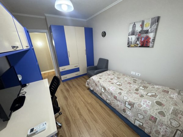 Tirane, jepet me qera apartament 1+1+Ballkon Kati 1, 100 m² 700 € (Reuga zallit)