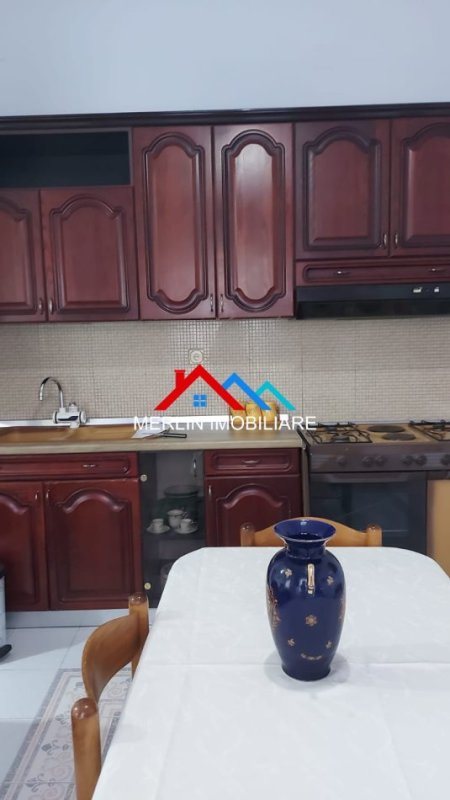 Tirane, jepet me qera apartament 2+1 Kati 4, 95 m² 650 € (Bulevardi Gjergj Fishta)