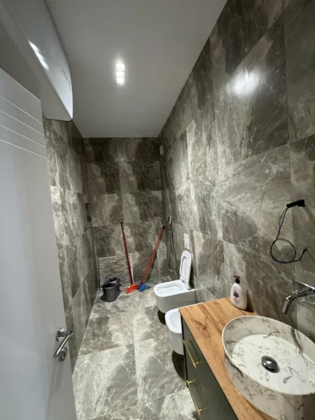 Tirane, jepet me qera apartament 2+1 Kati 2, 800 € (Farmacia 10)