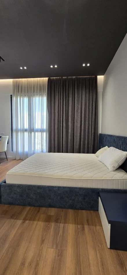 Tirane, jepet me qera apartament 1+1 Kati 8, 133 m² 800 € (SQUARE 21)