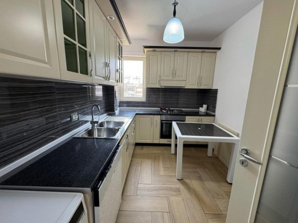 Tirane, jepet me qera apartament 2+1 Kati 4, 120 m² 800 € (Reuga frederik shiroka)
