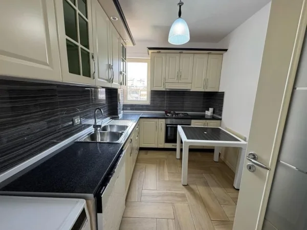 Tirane, jepet me qera apartament 2+1 Kati 4, 120 m² 800 € (Reuga frederik shiroka)