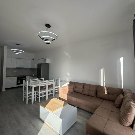 Tirane, jepet me qera apartament 1+1+Ballkon Kati 3, 70 m² 400 € (Unaza)