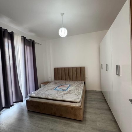 Tirane, jepet me qera apartament 1+1+Ballkon Kati 3, 70 m² 400 € (Unaza)