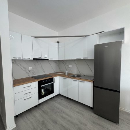 Tirane, jepet me qera apartament 1+1+Ballkon Kati 3, 70 m² 400 € (Unaza)