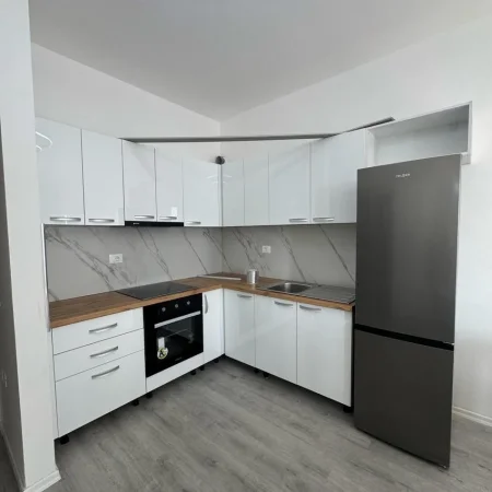 Tirane, jepet me qera apartament 1+1+Ballkon Kati 3, 70 m² 400 € (Unaza)