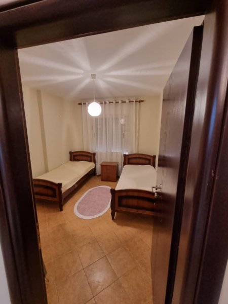 Tirane, jepet me qera apartament 2+1 Kati 2, 97 m² 550 € (Ish Stacioni fundit Tiranes Re)