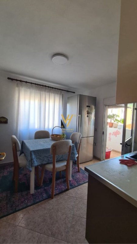 Tirane, shitet apartament 3+1+Ballkon Kati 6, 99 m² 140.000 € (BRRYLI)