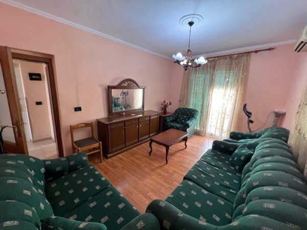Tirane, jepet me qera apartament 2+1+Ballkon Kati 4, 65 m² 500 € (Rruga mine peza)