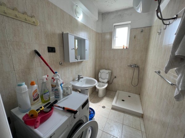 Tirane, jepet me qera apartament 2+1+Ballkon Kati 4, 65 m² 500 € (Rruga mine peza)