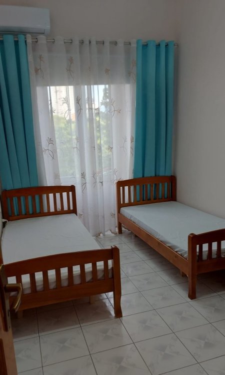 Tirane, jepet me qera apartament 2+1 Kati 4, 95 m² 650 € (shallvaret)