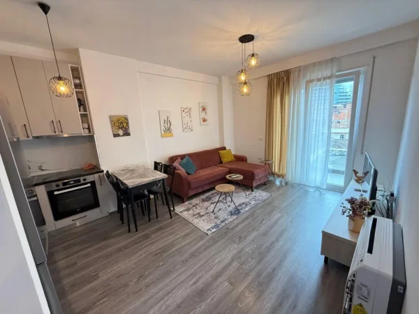 Tirane, jepet me qera apartament 1+1+Ballkon Kati 3, 65 m² 600 € (Rruga dibres)