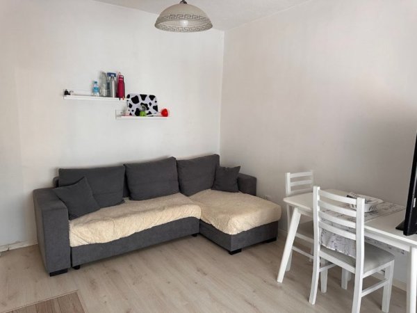 Tirane, jepet me qera apartament 2+1 Kati 4, 74 m² 600 € (Prane kryqezimit te Myslym Shyrit)