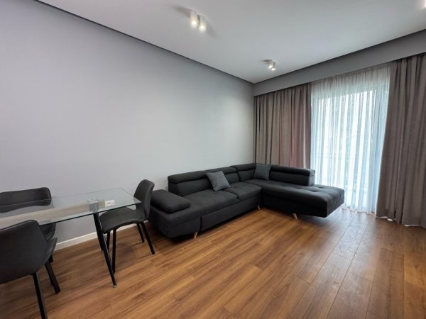 Tirane, jap me qera apartament 2+1+Ballkon Kati 2, 120 m² 800 € (Rruga dibres)