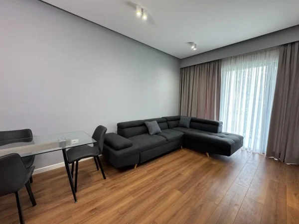 Tirane, jap me qera apartament 2+1+Ballkon Kati 2, 120 m² 800 € (Rruga dibres)
