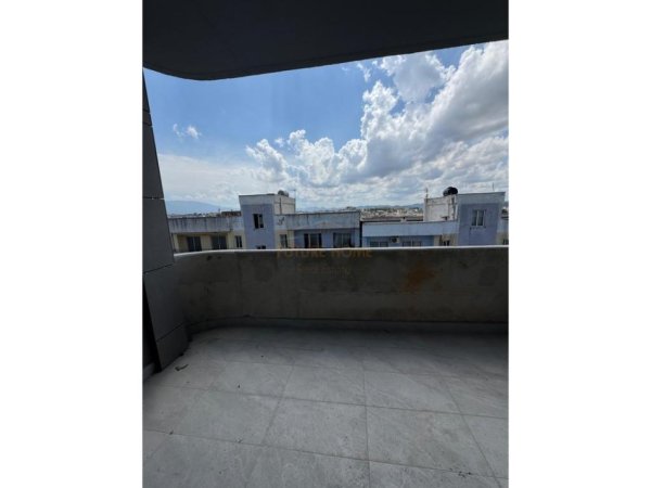 Tirane, shitet apartament 1+1+Ballkon Kati 8, 69 m² 57.876 € 