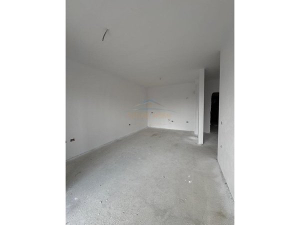 Tirane, shitet apartament 1+1+Ballkon Kati 8, 69 m² 57.876 € 