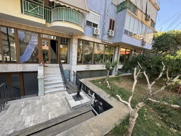 Tirane, shes ambjent biznesi Kati 0, 900 m² 2.700.000 € (Sheshi Avni Rustemi pall Telebingo)