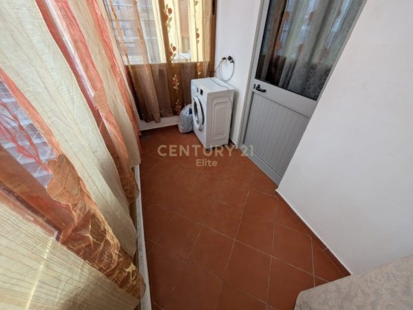 Tirane, jepet me qera apartament 1+1 Kati 7, 55 m² 550 € (Ish Ekspozita)
