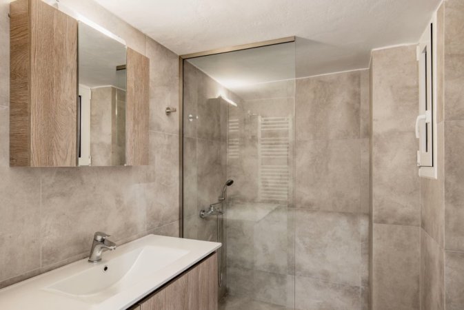 Tirane, jepet me qera apartament 1+1+Ballkon Kati 2, 65 m² 550 € (porcelan)
