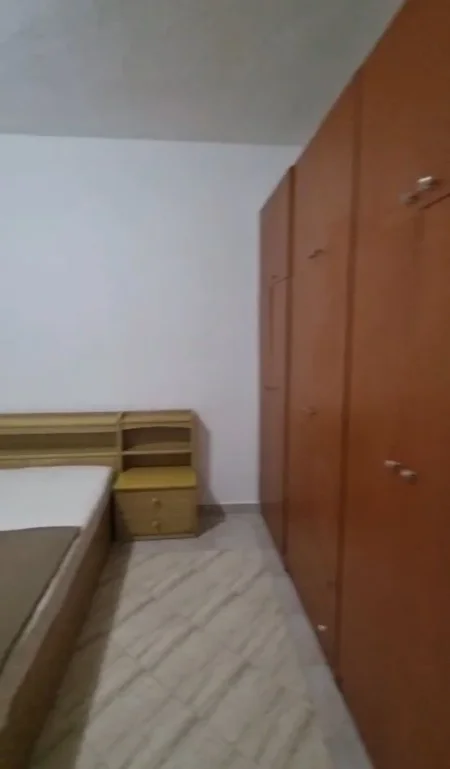 Tirane, jepet me qera apartament 1+1+Ballkon Kati 2, 70 m² 350 € (ALI DEMI)