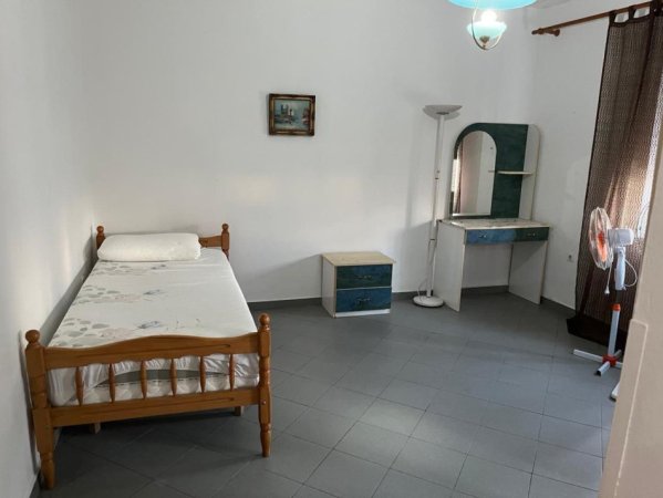 Tirane, jepet me qera apartament 2+1+Ballkon Kati 5, 100 m² 450 € (Rr. E Durresit te Gjimnazi Qemal Stafs)
