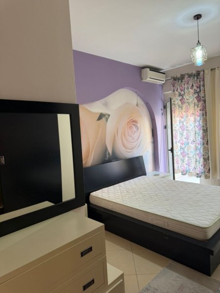 Tirane, jepet me qera apartament 1+1+Ballkon Kati 5, 65 m² 500 € (Rr. Hamdi Sina, Liqeni i Thate)