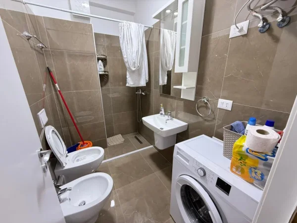 Tirane, jepet me qera apartament 1+1 Kati 3, 56 m² 600 € (Fillimi i Rruges se dibres)