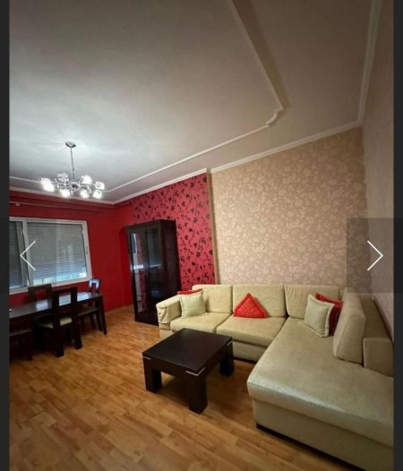 Tirane, jepet me qera apartament 1+1+Ballkon Kati 4, 80 m² 500 € (Prane Square 21)