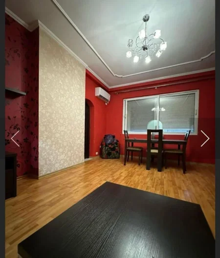 Tirane, jepet me qera apartament 1+1+Ballkon Kati 4, 80 m² 500 € (Prane Square 21)