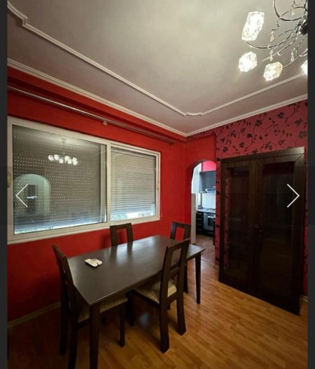 Tirane, jepet me qera apartament 1+1+Ballkon Kati 4, 80 m² 500 € (Prane Square 21)