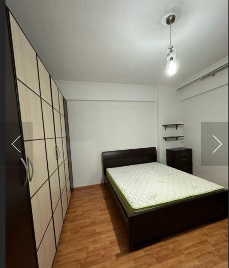 Tirane, jepet me qera apartament 1+1+Ballkon Kati 4, 80 m² 500 € (Prane Square 21)