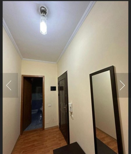 Tirane, jepet me qera apartament 1+1+Ballkon Kati 4, 80 m² 500 € (Prane Square 21)