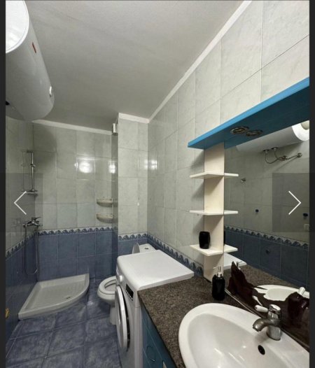 Tirane, jepet me qera apartament 1+1+Ballkon Kati 4, 80 m² 500 € (Prane Square 21)