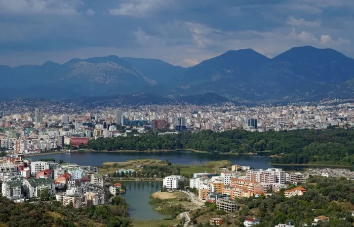 Tirane, jepet me qera apartament 1+1 Kati 5, 58 m² 370 € (Fresku)