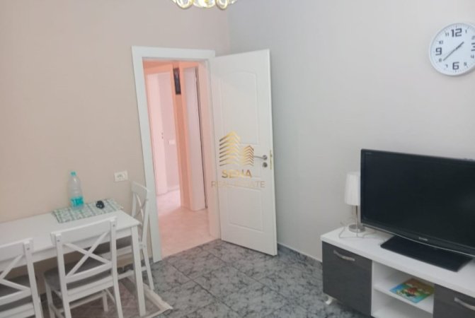 Tirane, jepet me qera apartament 2+1+Ballkon Kati 1, 80 m² 600 € (Rruga Tefta Tashko-Koço)