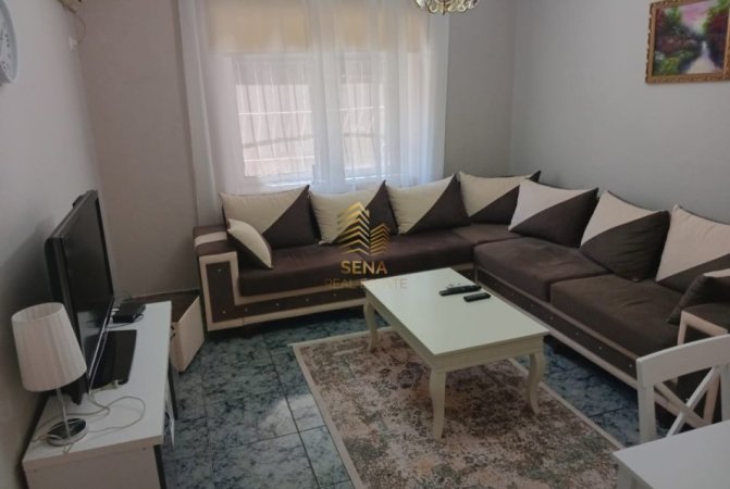 Tirane, jepet me qera apartament 2+1+Ballkon Kati 1, 80 m² 600 € (Rruga Tefta Tashko-Koço)