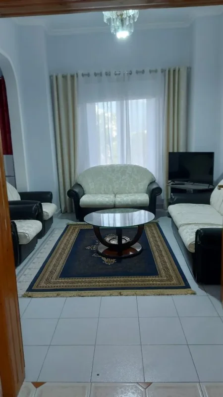Tirane, jepet me qera apartament 2+1 Kati 4, 95 m² 650 € (Shallvaret)