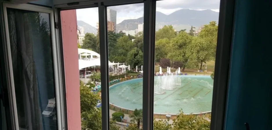 Tirane, jepet me qera apartament 2+1 , 90 m² 650 € (SHALLVARET)