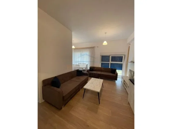 Tirane, jepet me qera apartament 2+1+Ballkon Kati 6, 93 m² 450 € (Ali Demi)