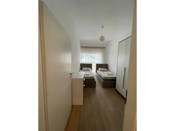 Tirane, jepet me qera apartament 2+1+Ballkon Kati 6, 93 m² 450 € (Ali Demi)