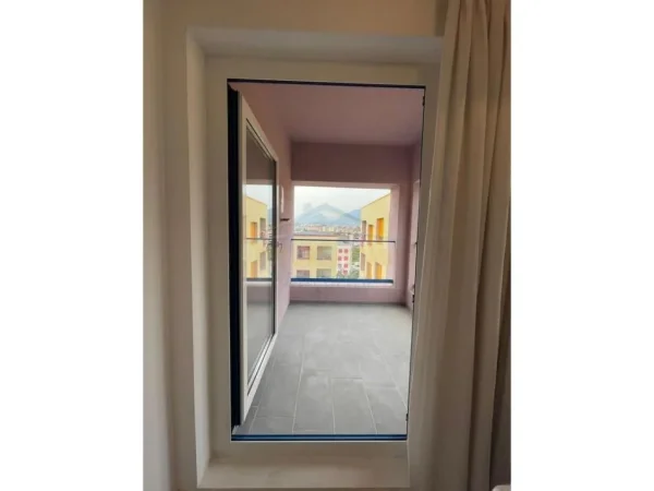 Tirane, jepet me qera apartament 2+1+Ballkon Kati 6, 93 m² 450 € (Ali Demi)