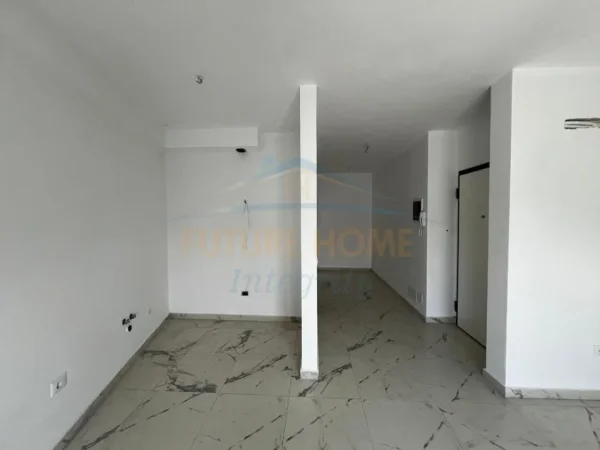 Tirane, jepet me qera apartament 1+1+Ballkon Kati 3, 71 m² 600 € 