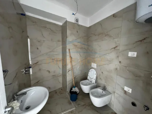Tirane, jepet me qera apartament 1+1+Ballkon Kati 3, 71 m² 600 € 