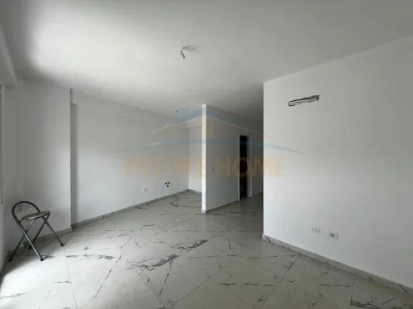 Tirane, jepet me qera ambjent biznesi Kati 3, 71 m² 600 € 