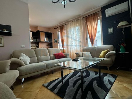 Tirane, jepet me qera apartament 2+1 Kati 2, 95 m² 550 € (KODRA E DIELLIT)