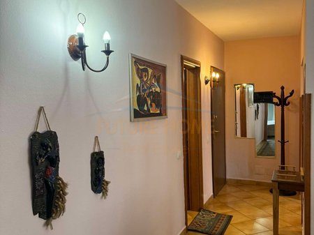 Tirane, jepet me qera apartament 2+1 Kati 2, 95 m² 550 € (KODRA E DIELLIT)