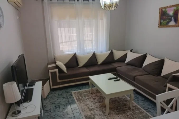 Tirane, jepet me qera apartament 2+1 Kati 1, 80 m² 600 € (Pazari i Ri)