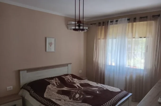 Tirane, jepet me qera apartament 2+1 Kati 1, 80 m² 600 € (Pazari i Ri)